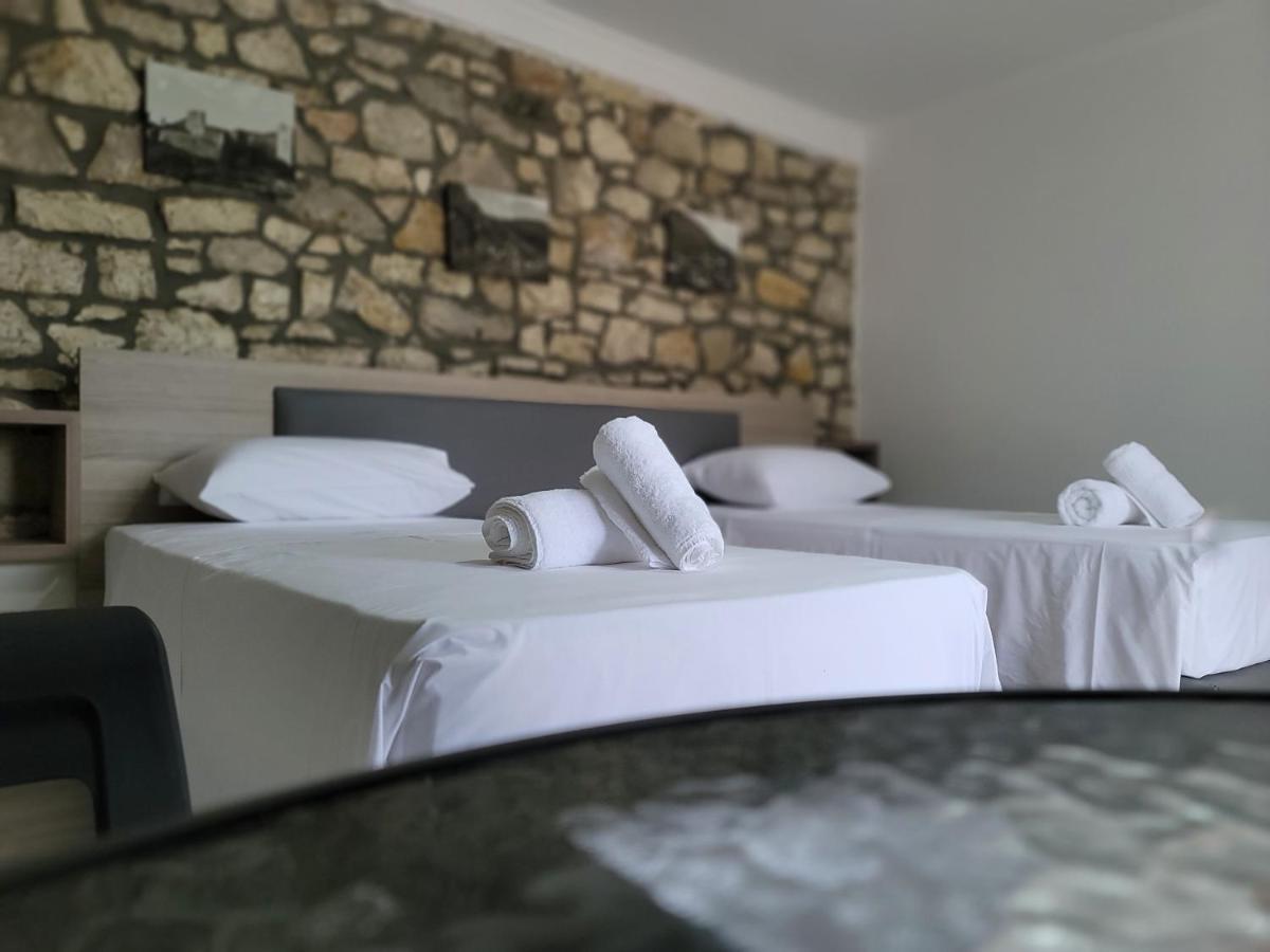 G&K Garden Hotel Berat Kültér fotó
