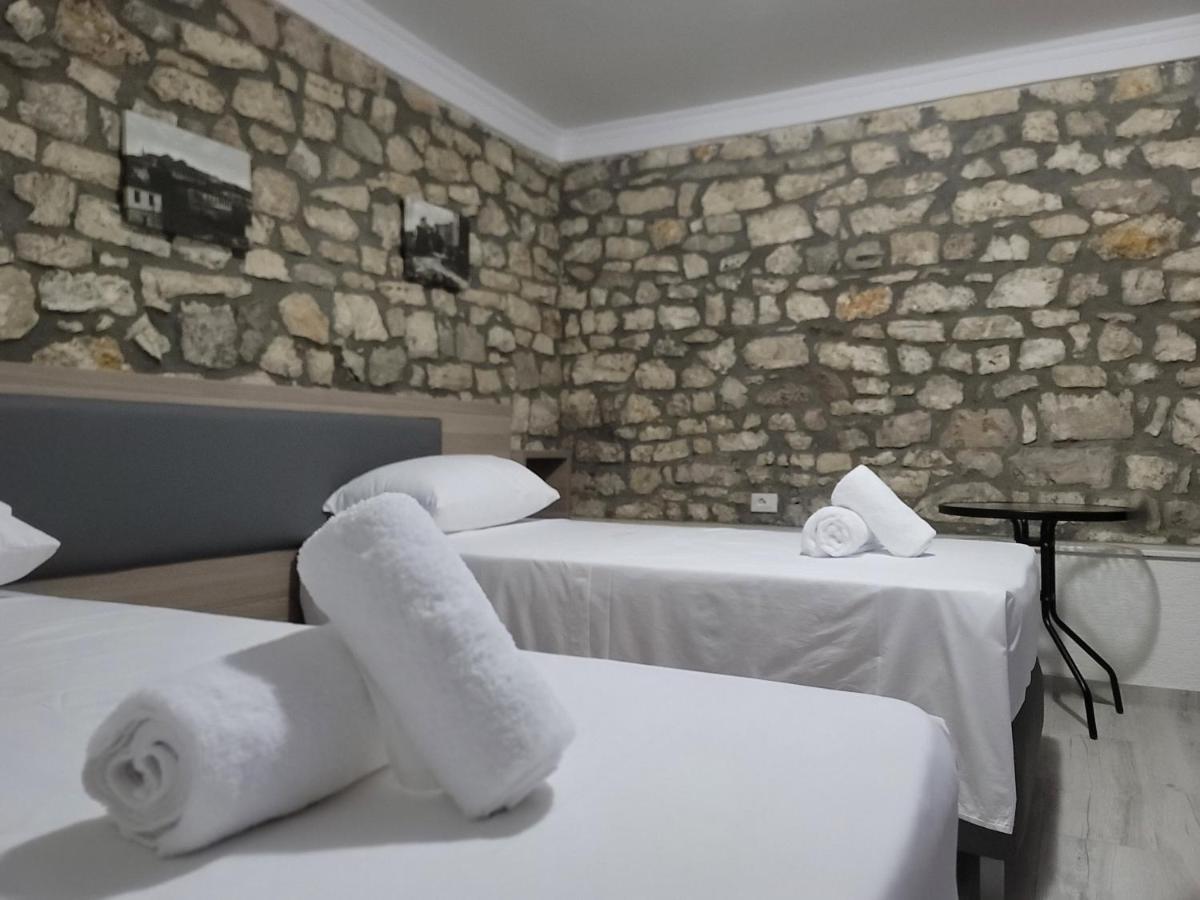 G&K Garden Hotel Berat Kültér fotó