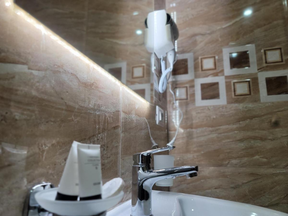 G&K Garden Hotel Berat Kültér fotó