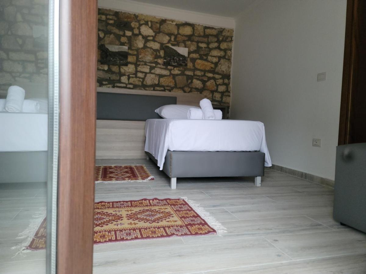 G&K Garden Hotel Berat Kültér fotó