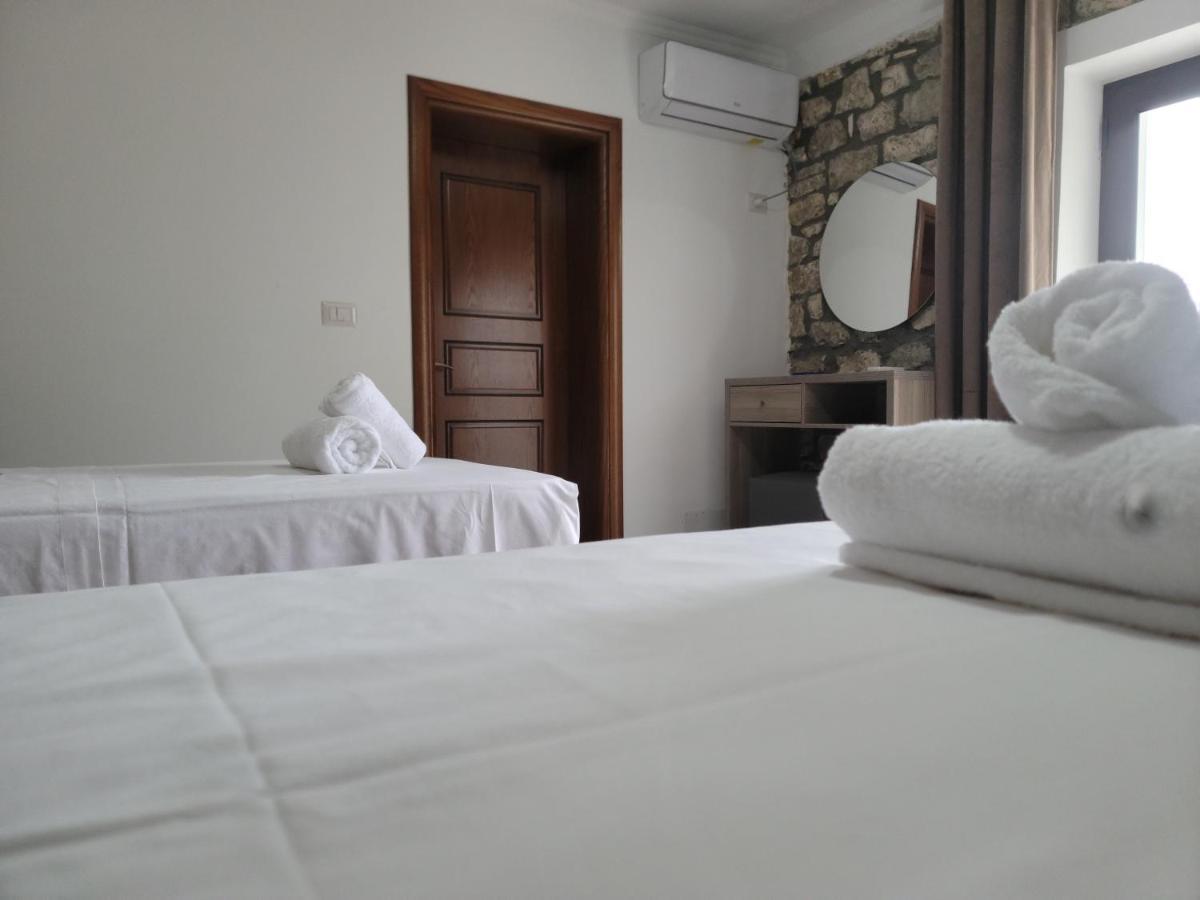 G&K Garden Hotel Berat Kültér fotó