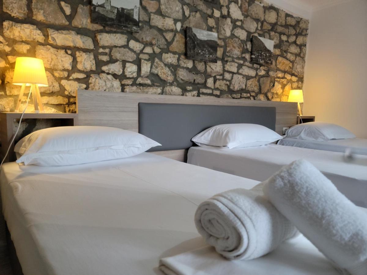 G&K Garden Hotel Berat Kültér fotó